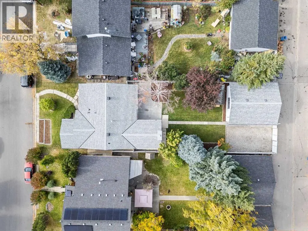 92 Woodford Drive SW