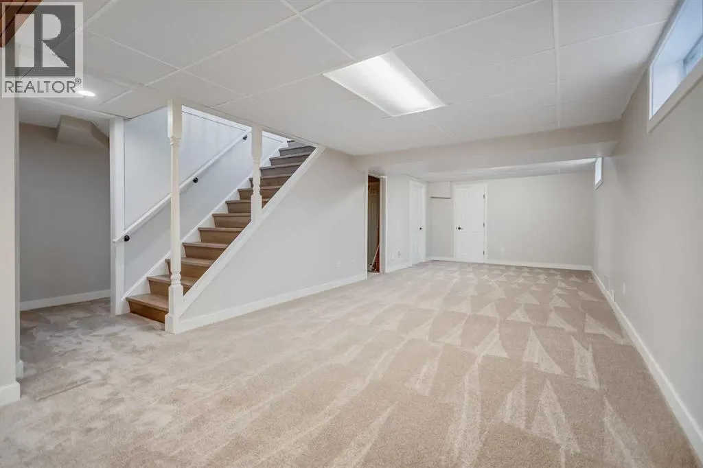 92 Woodford Drive SW