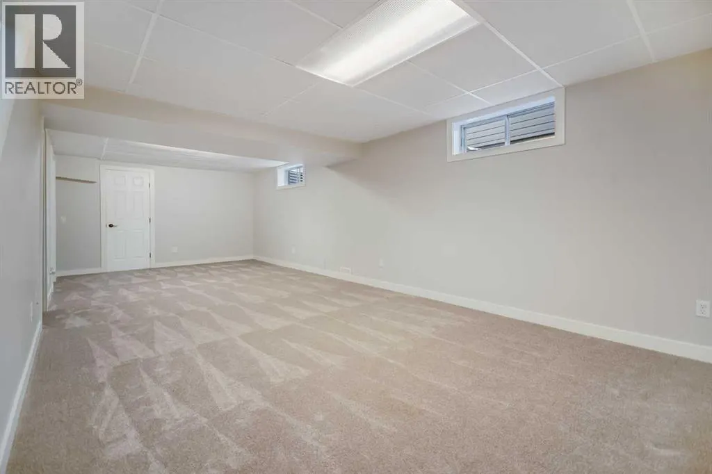 92 Woodford Drive SW