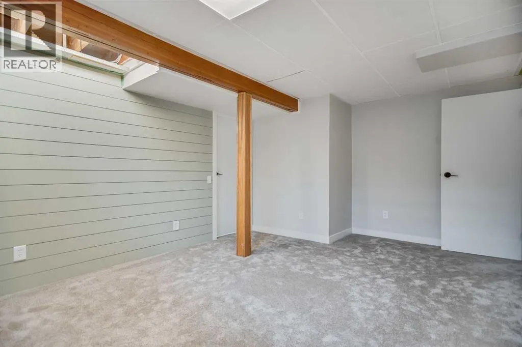 92 Woodford Drive SW