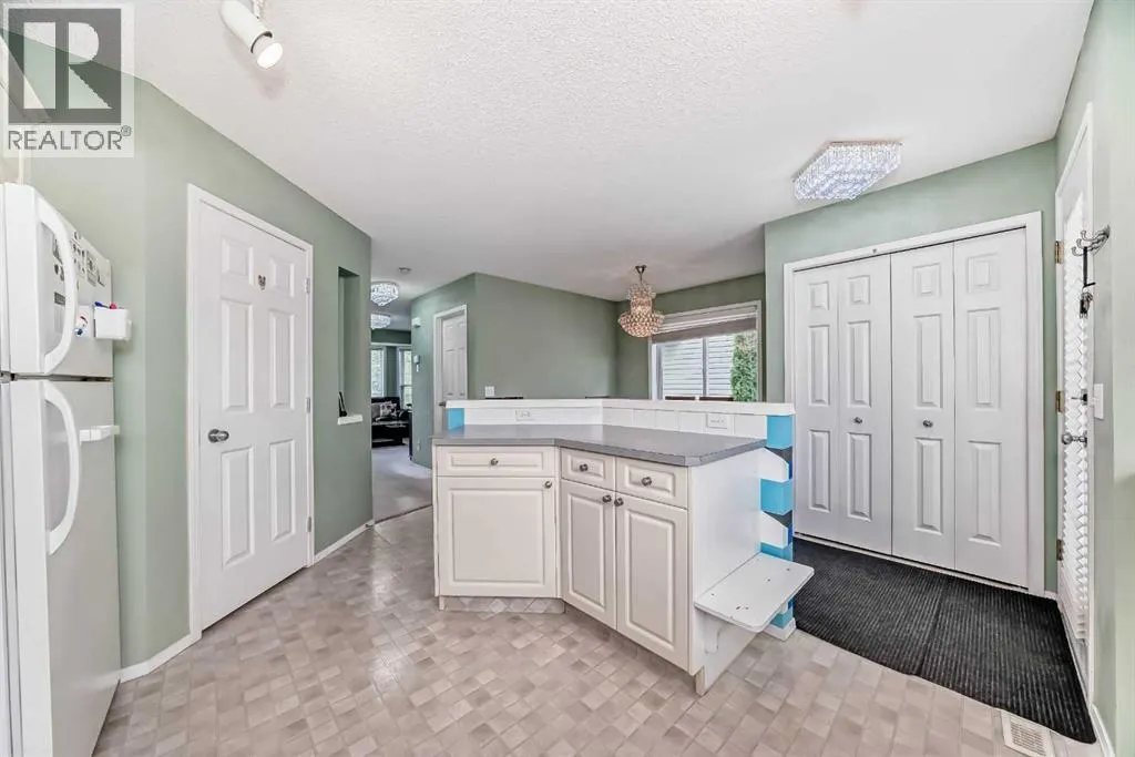 28 Country Hills Manor NW