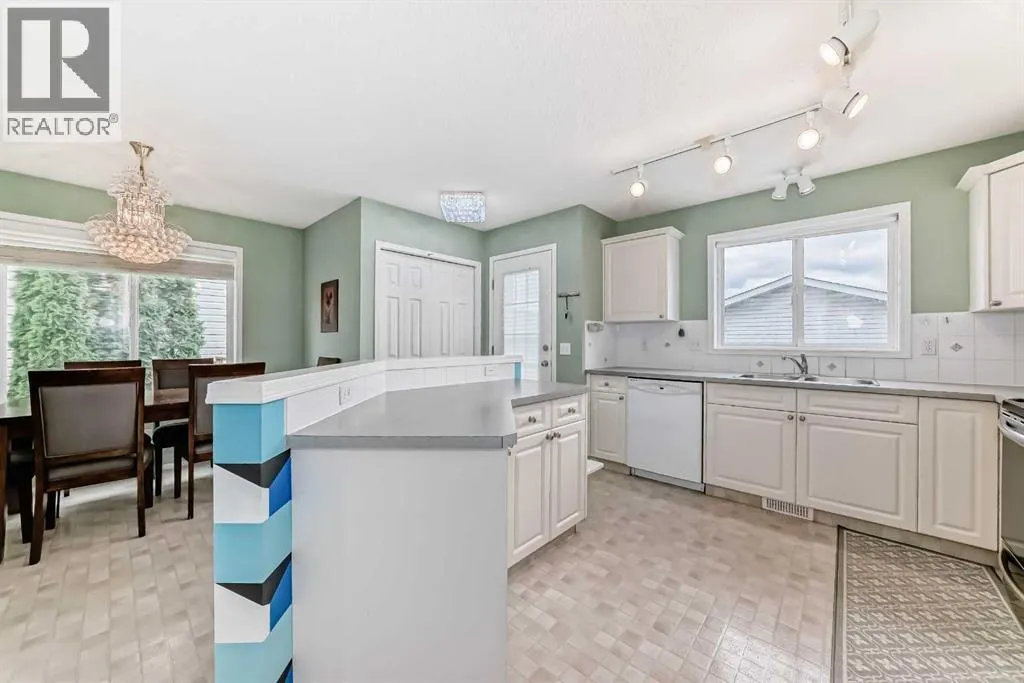 28 Country Hills Manor NW