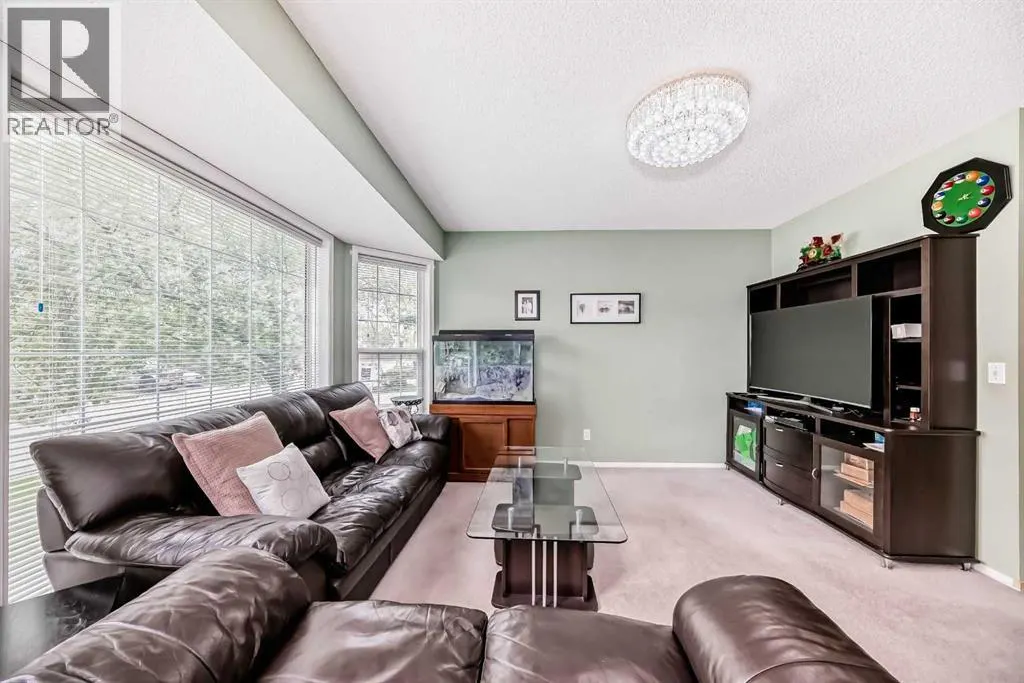 28 Country Hills Manor NW