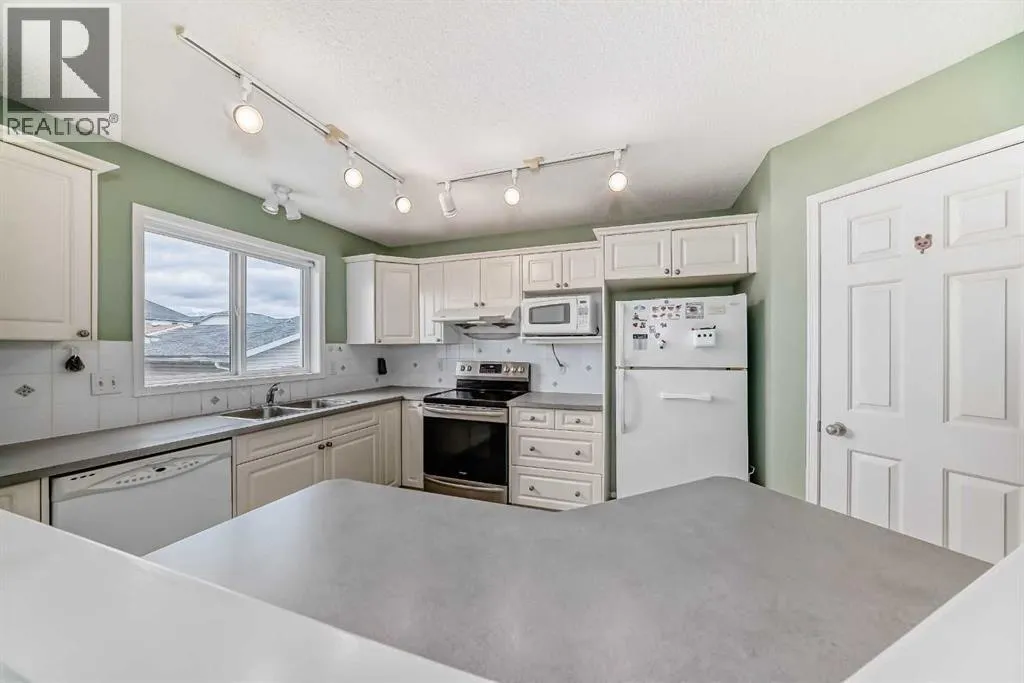 28 Country Hills Manor NW