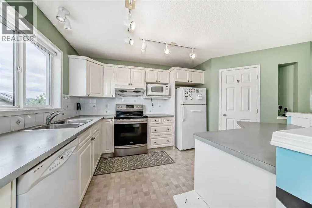 28 Country Hills Manor NW