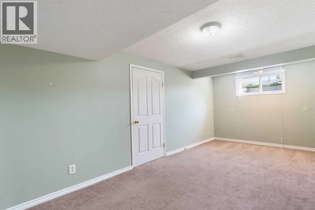39 Bearberry Crescent NW
