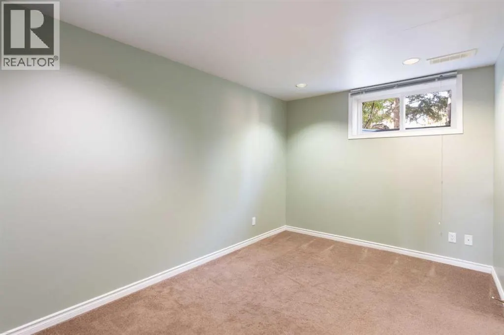 39 Bearberry Crescent NW