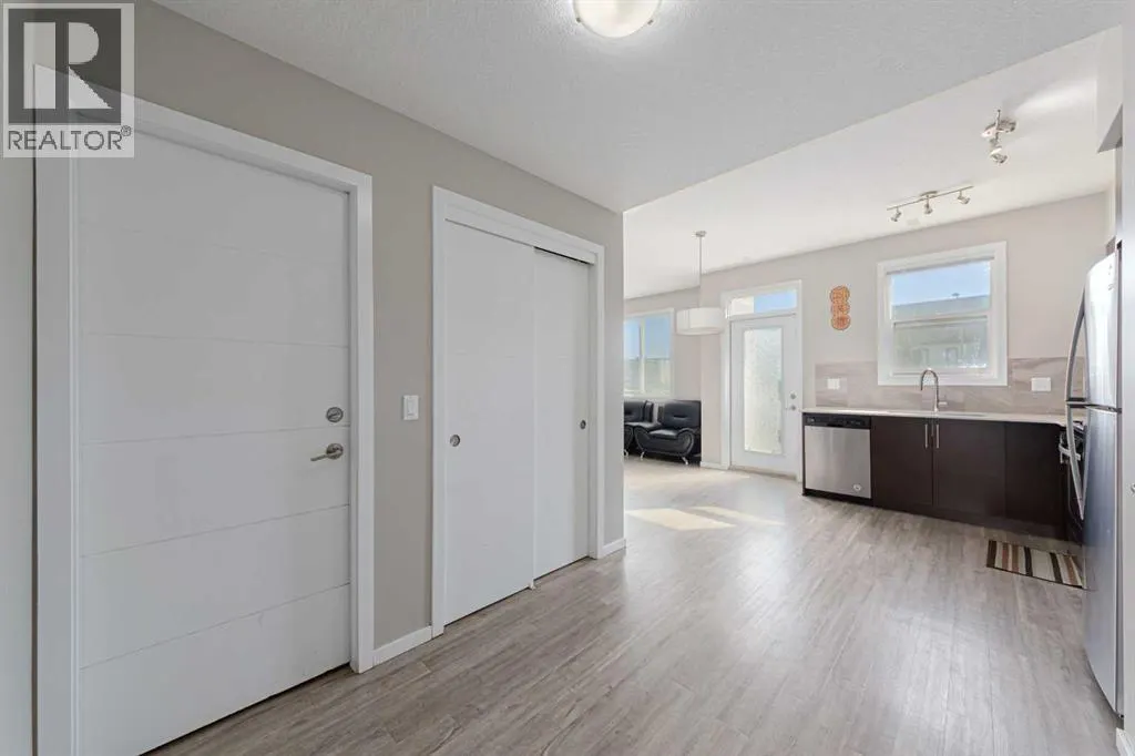 202, 515 Redstone Walk NE