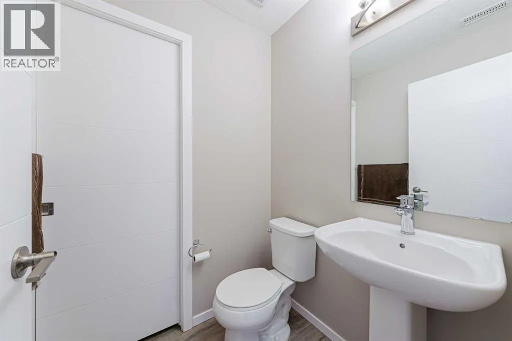 202, 515 Redstone Walk NE