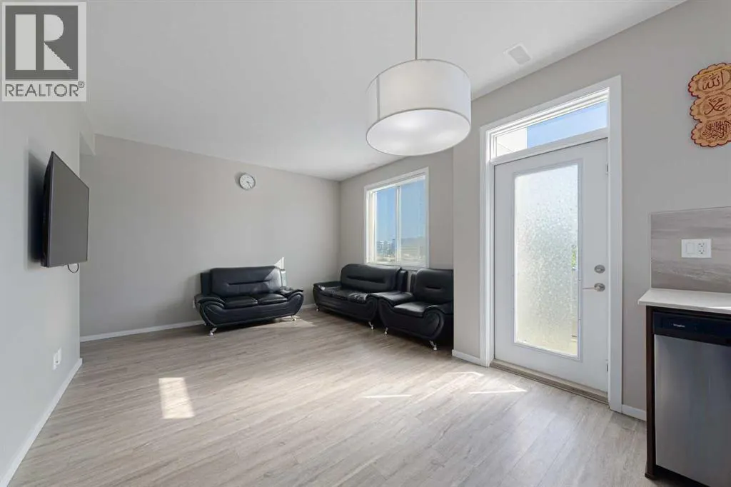 202, 515 Redstone Walk NE