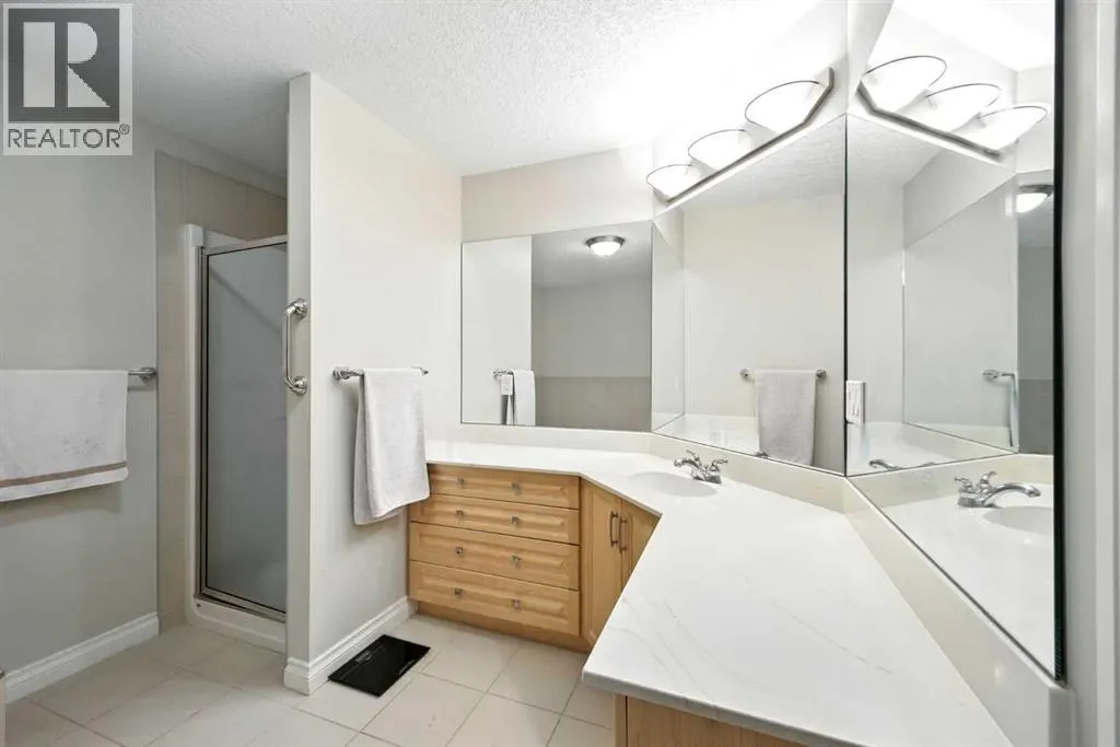8103, 14 Hemlock Crescent SW