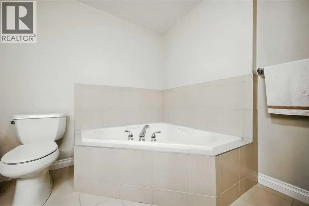 8103, 14 Hemlock Crescent SW