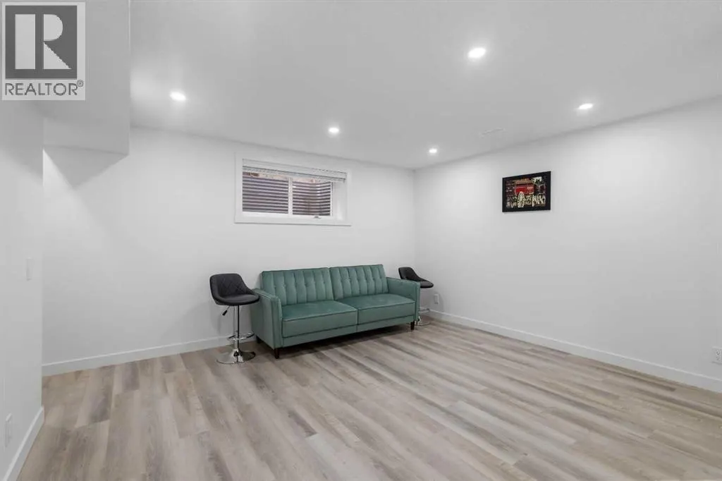 36 Aspen Hills Close SW