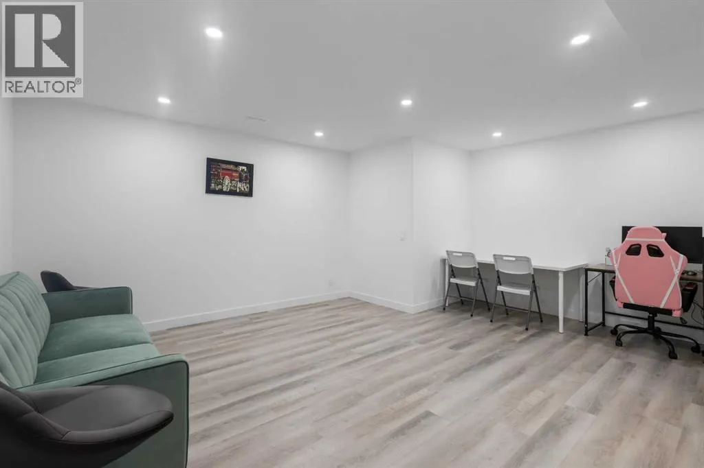 36 Aspen Hills Close SW