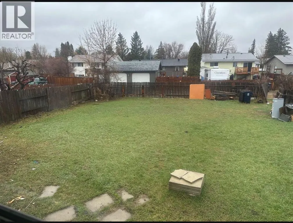 52 Wildrose Crescent W