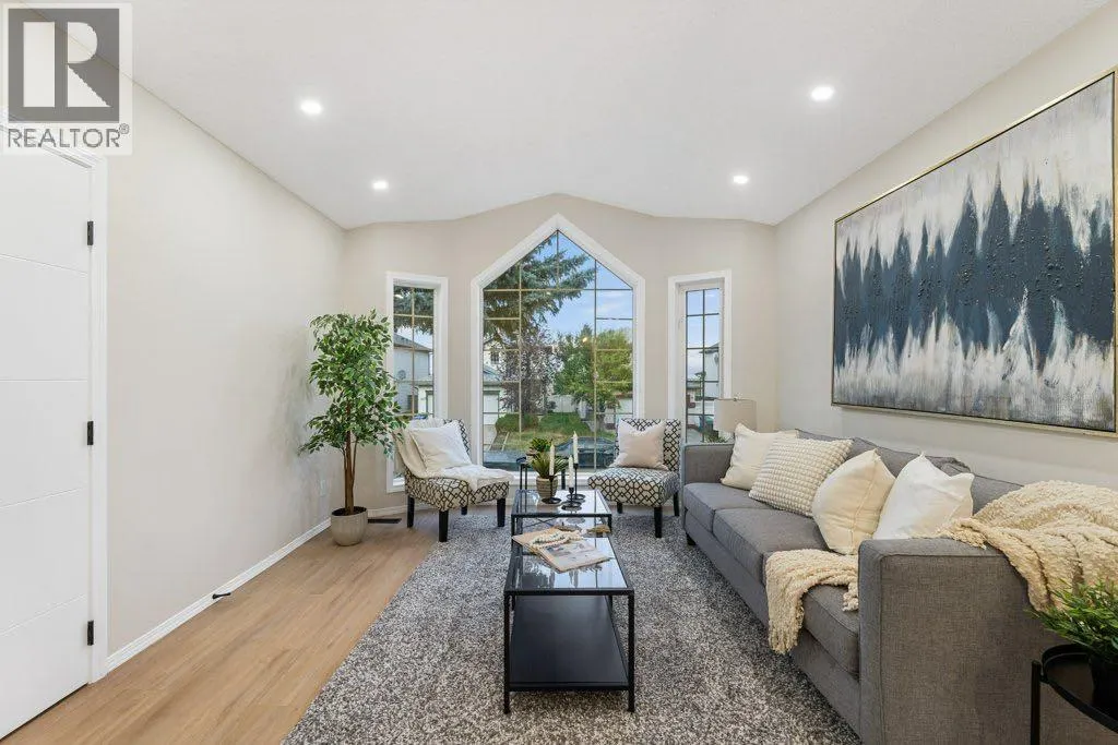 74 Anaheim Circle NE
