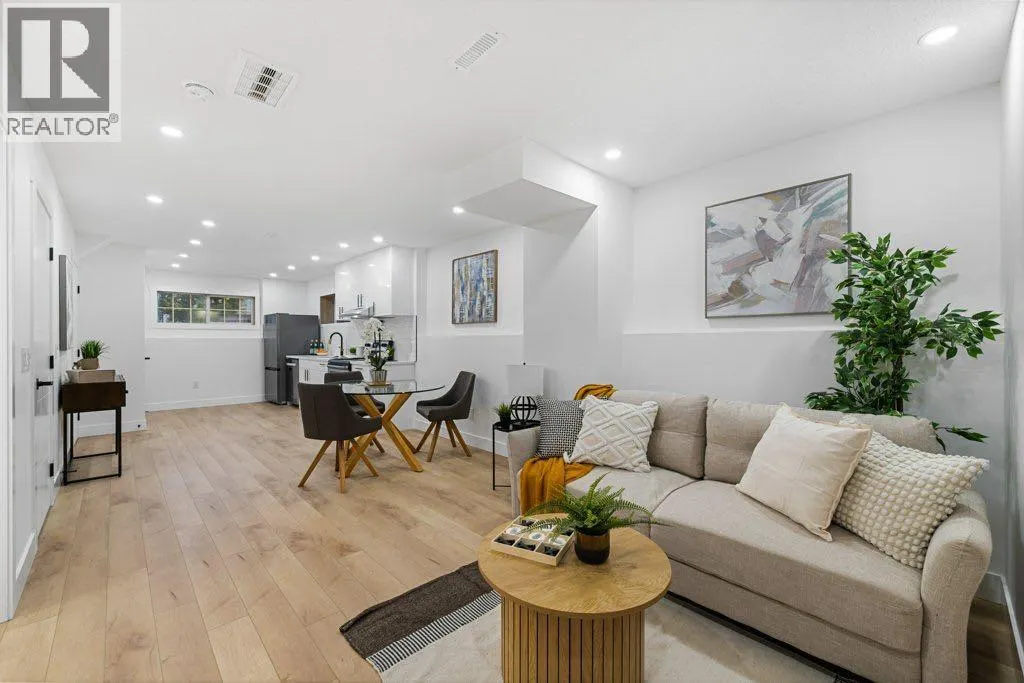 74 Anaheim Circle NE