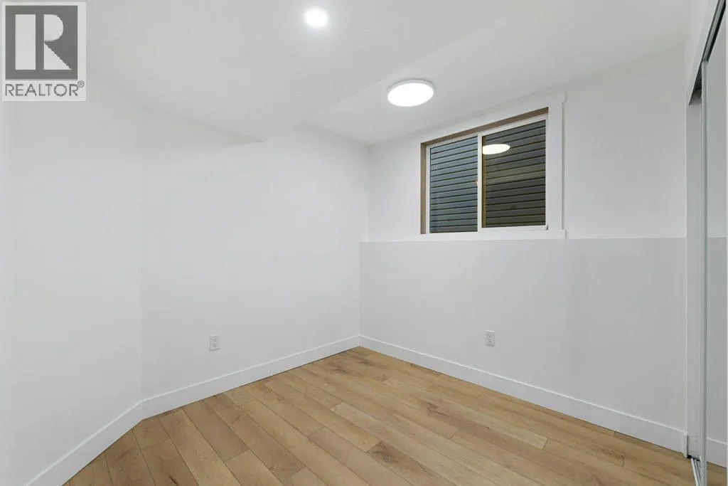 74 Anaheim Circle NE