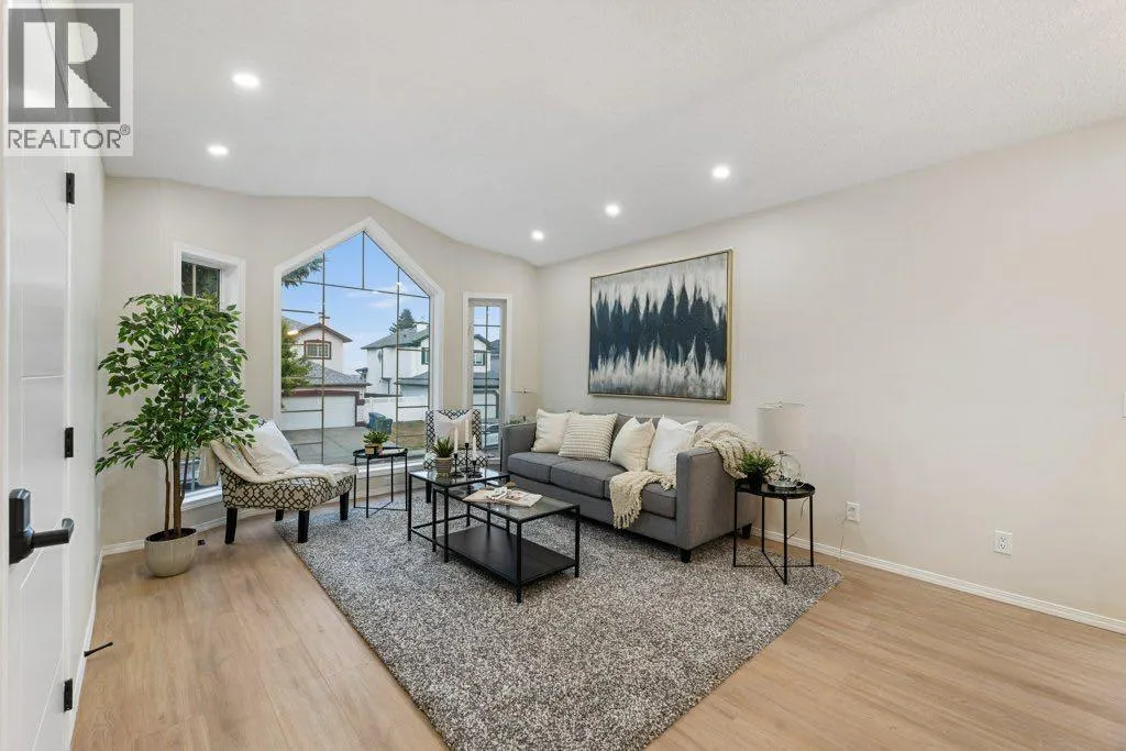 74 Anaheim Circle NE
