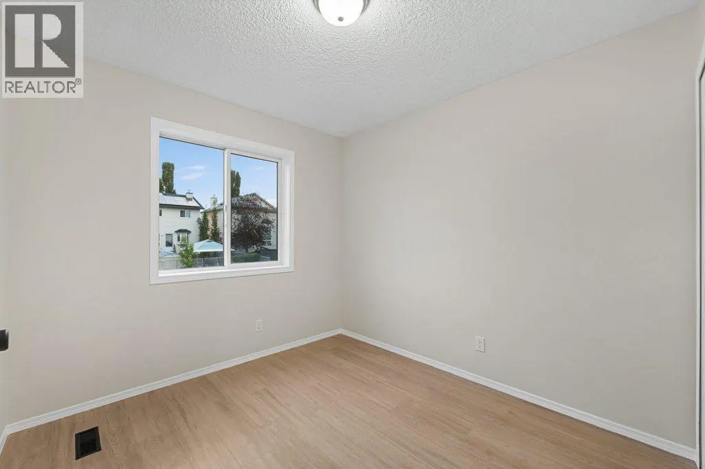 74 Anaheim Circle NE