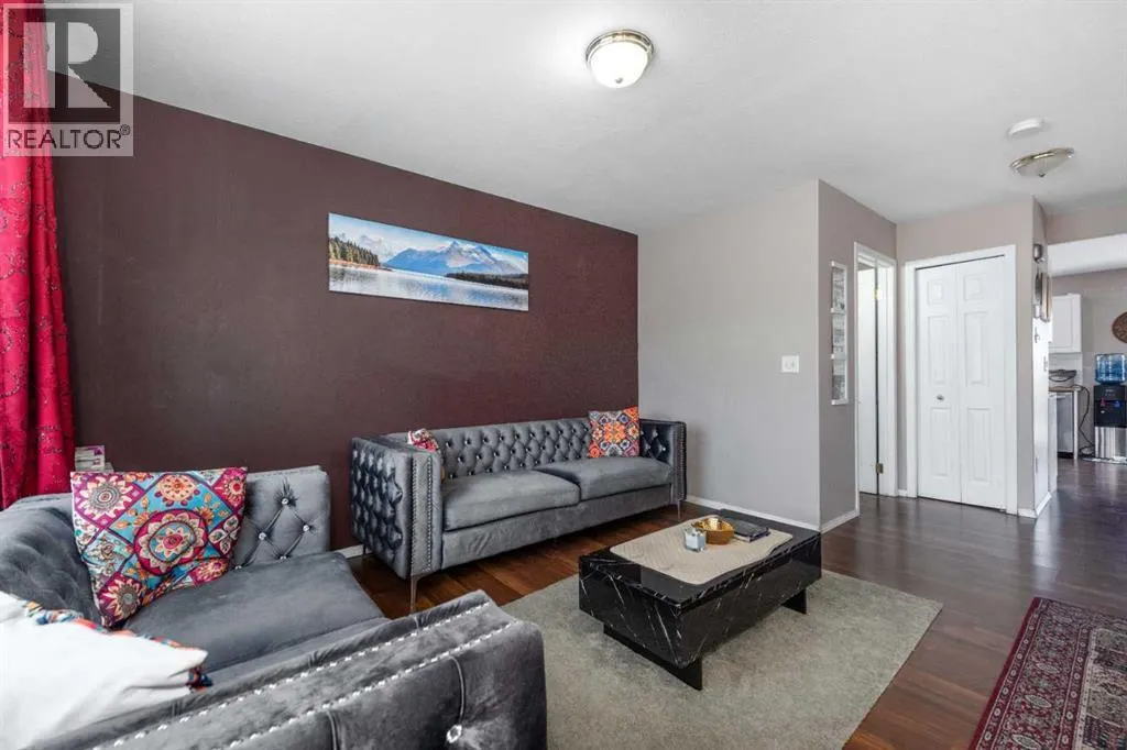 10 Tarawood Lane NE