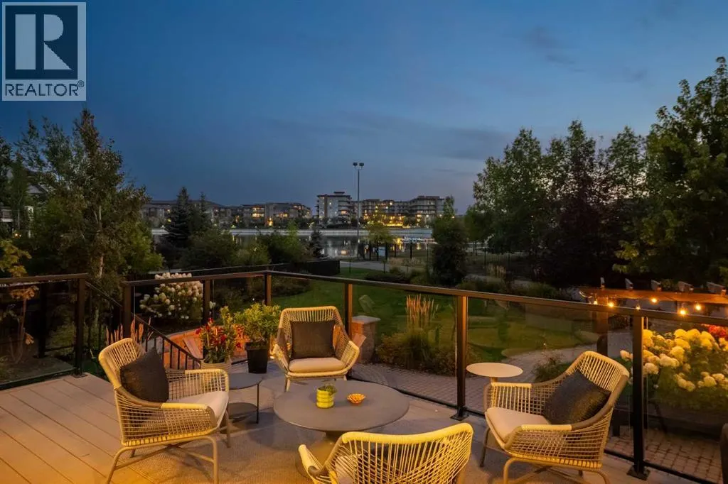 228 Mahogany Bay SE