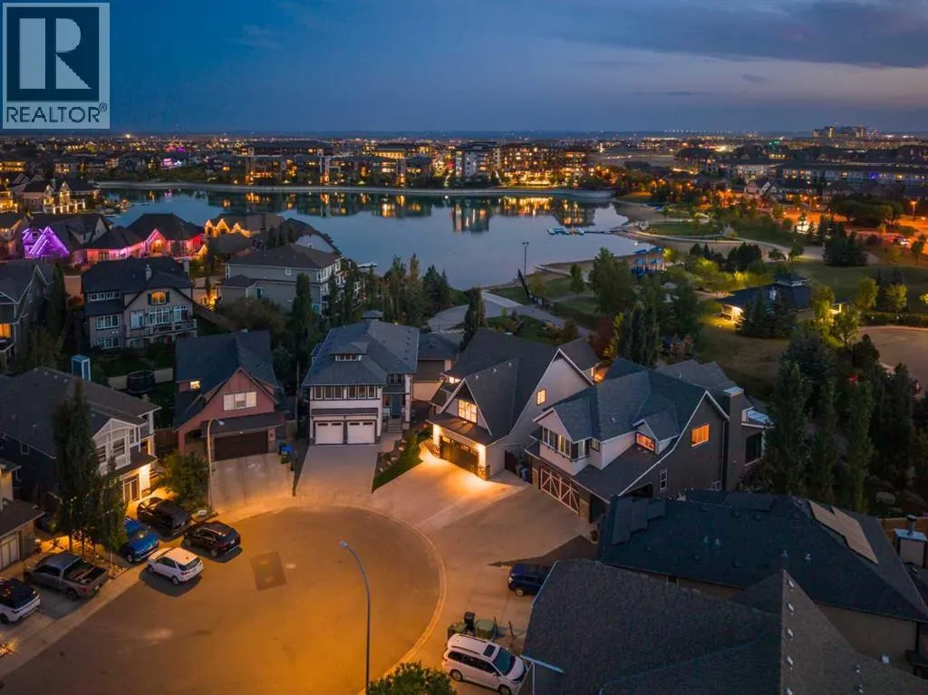228 Mahogany Bay SE