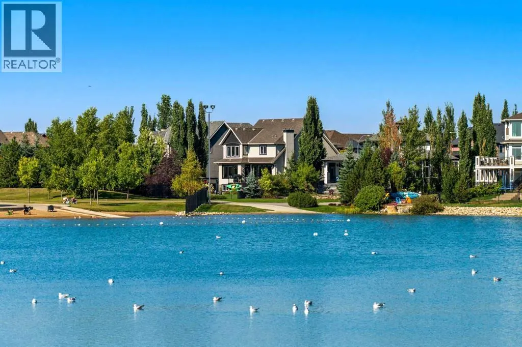 228 Mahogany Bay SE