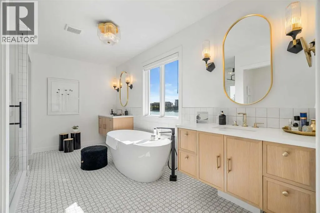 228 Mahogany Bay SE