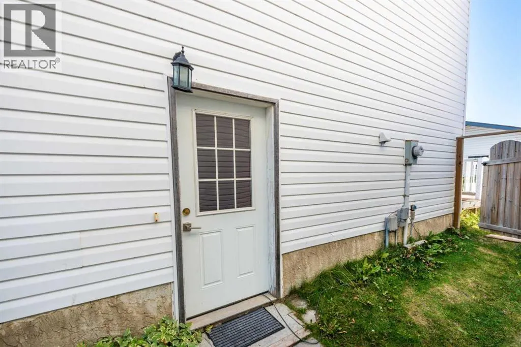 148 Martin Crossing Crescent NE