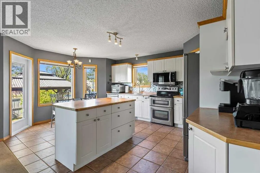 10 Douglas Glen Crescent SE