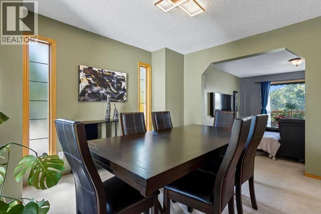 10 Douglas Glen Crescent SE