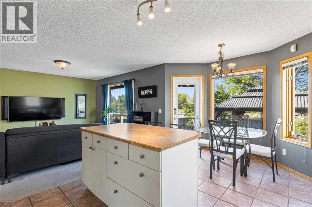 10 Douglas Glen Crescent SE
