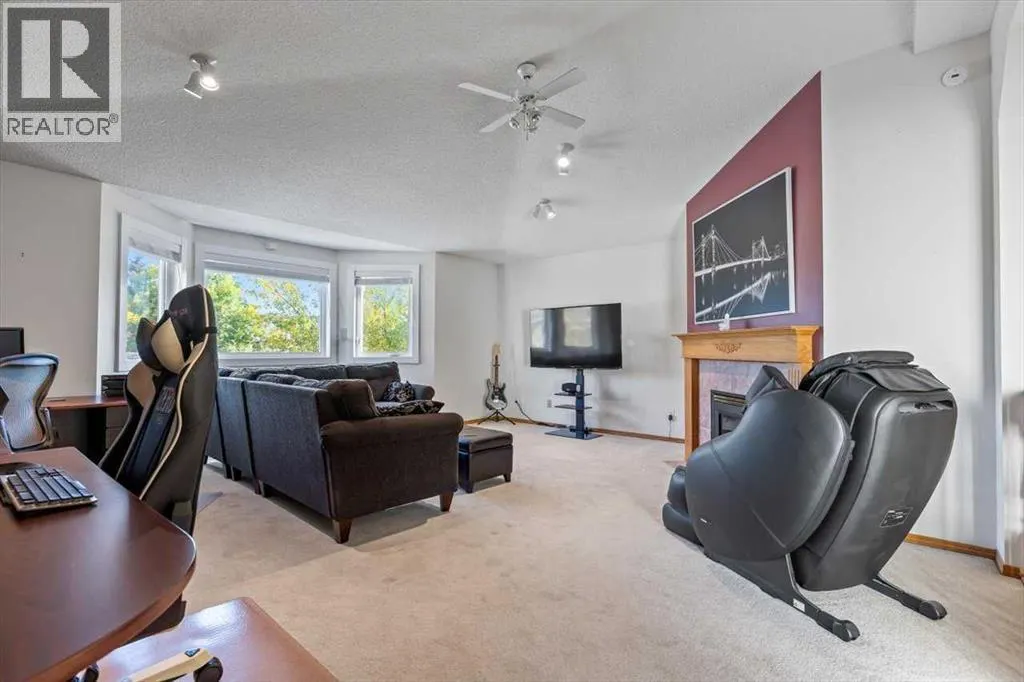10 Douglas Glen Crescent SE