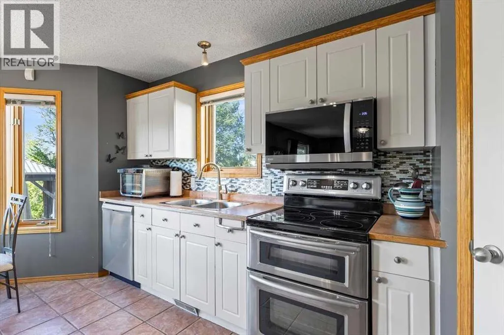 10 Douglas Glen Crescent SE