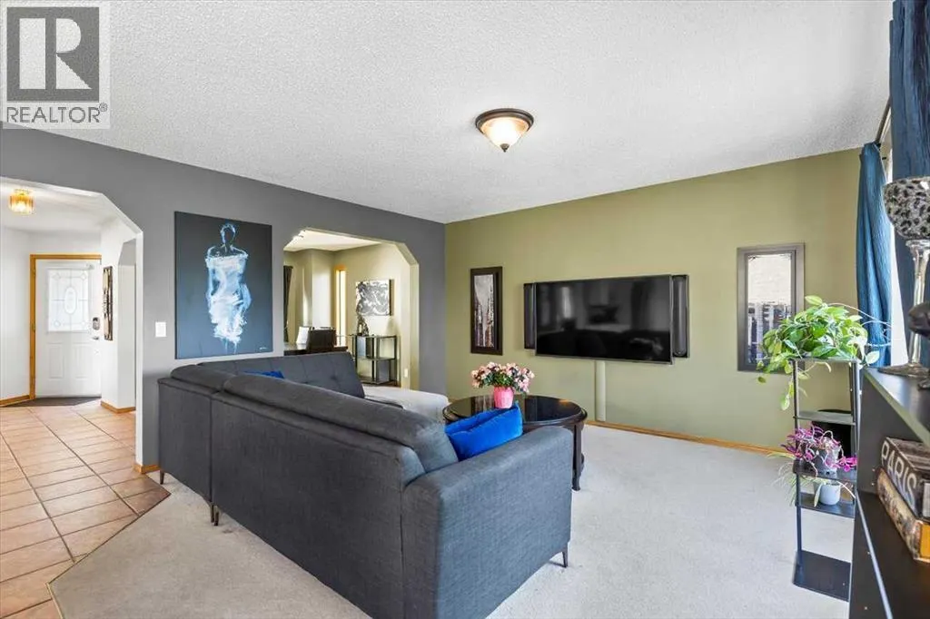 10 Douglas Glen Crescent SE