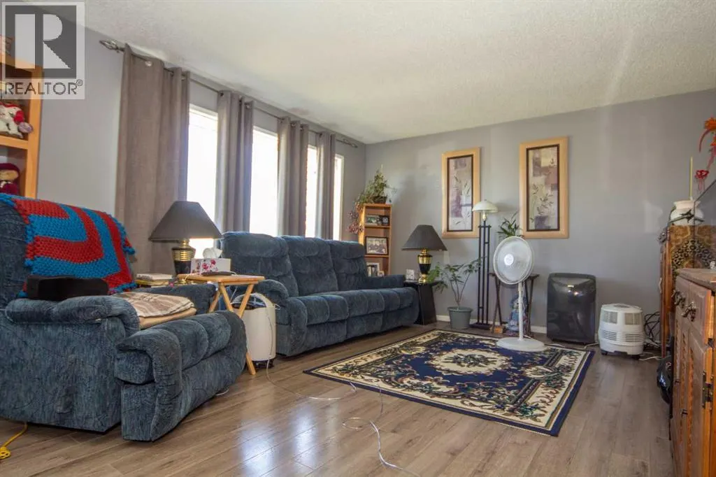 1251 Penedo Crescent SE