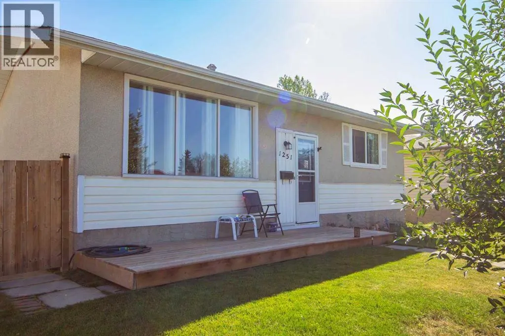 1251 Penedo Crescent SE