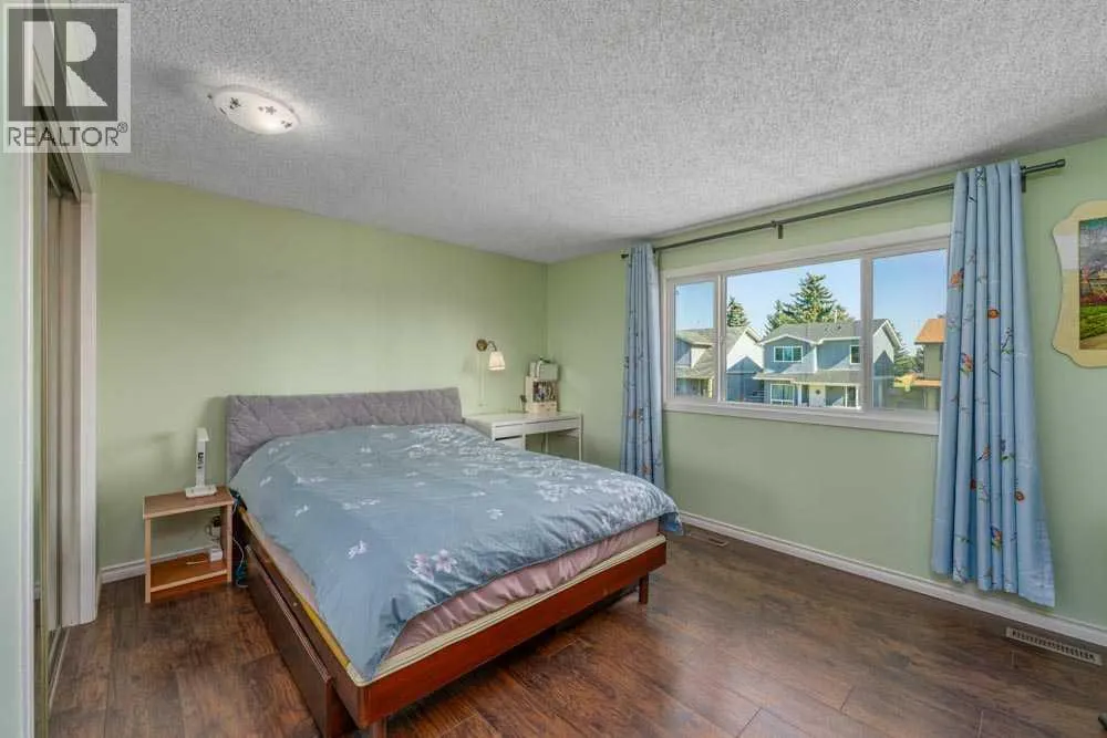 111 ABINGER Crescent NE