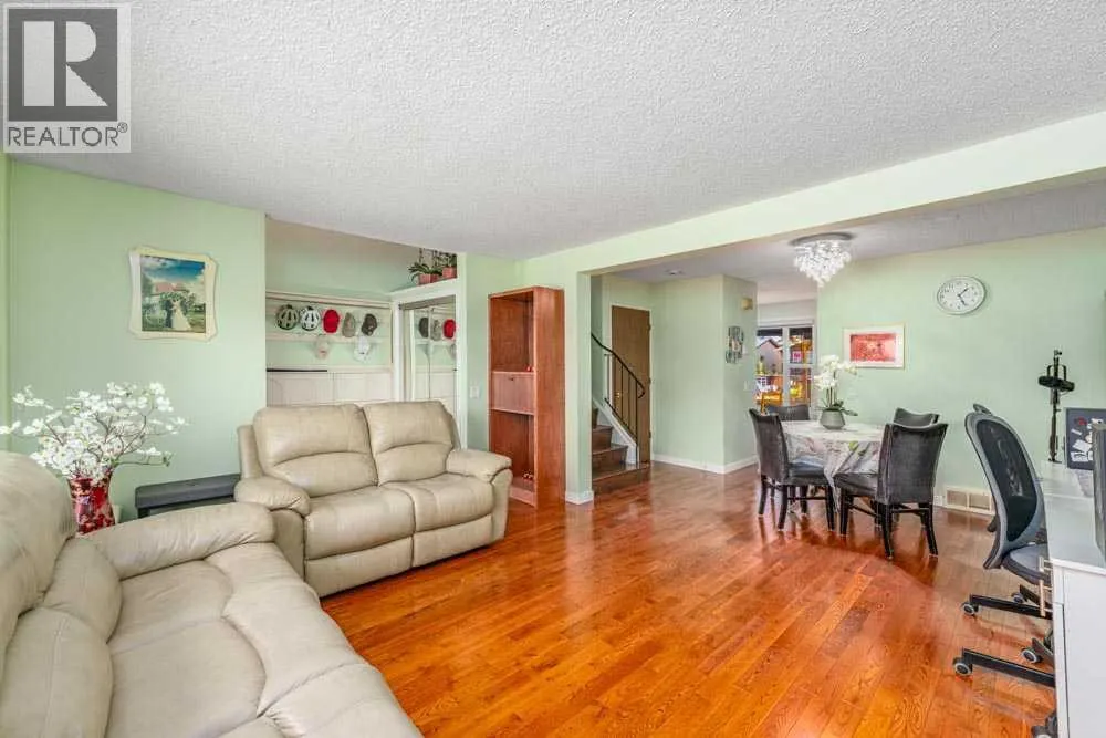 111 ABINGER Crescent NE