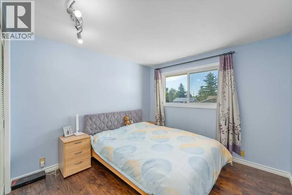 111 ABINGER Crescent NE