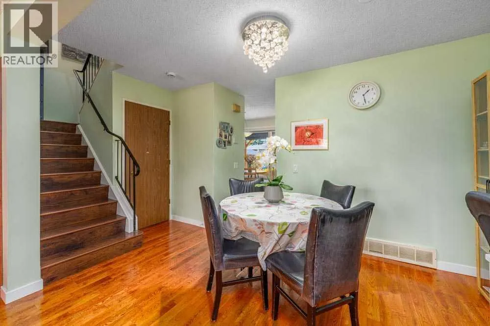 111 ABINGER Crescent NE