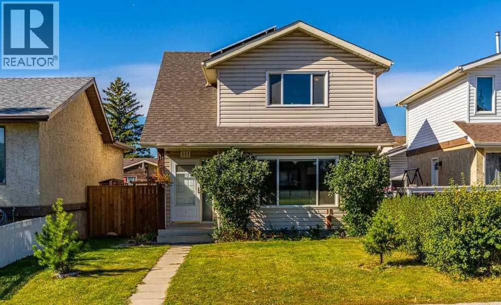 111 ABINGER Crescent NE