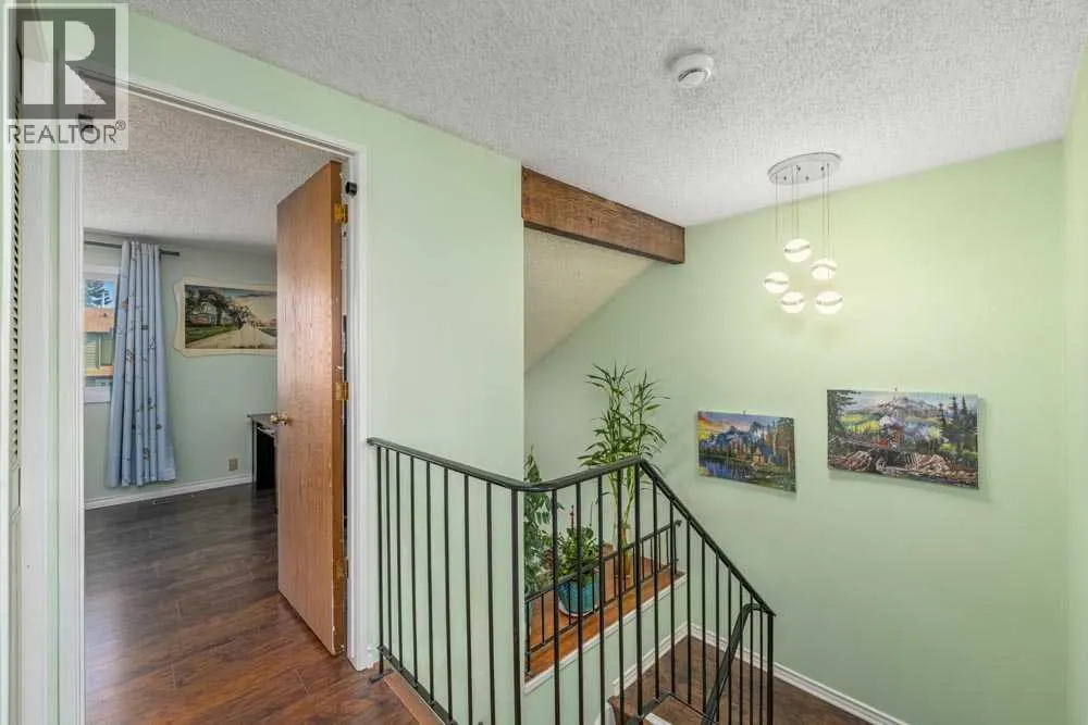 111 ABINGER Crescent NE
