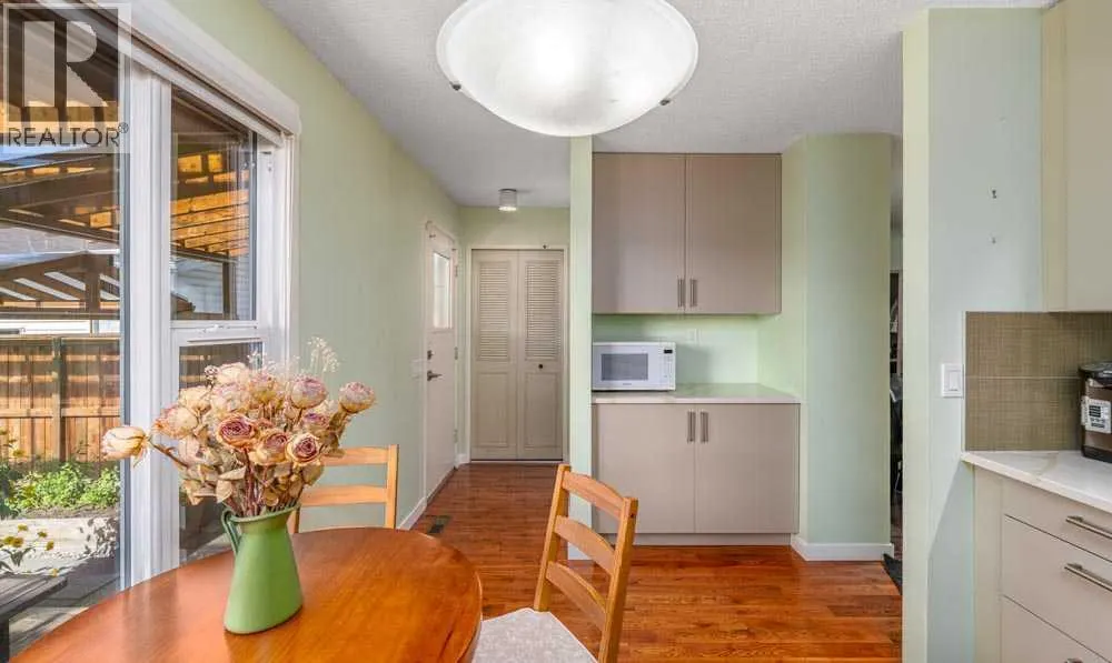 111 ABINGER Crescent NE