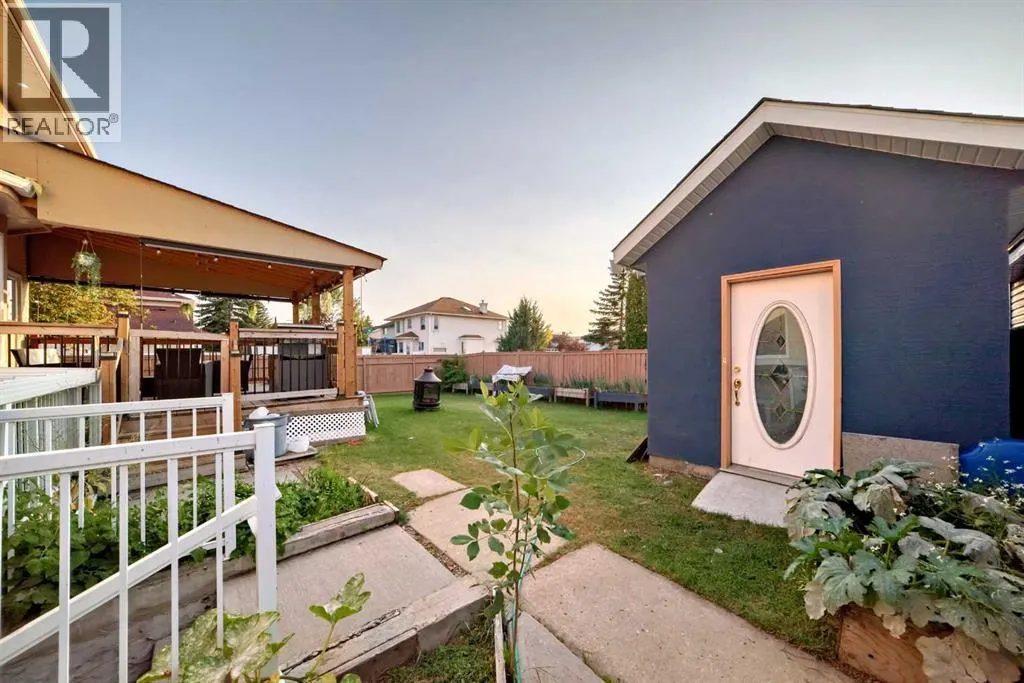204 Coral Keys Green NE