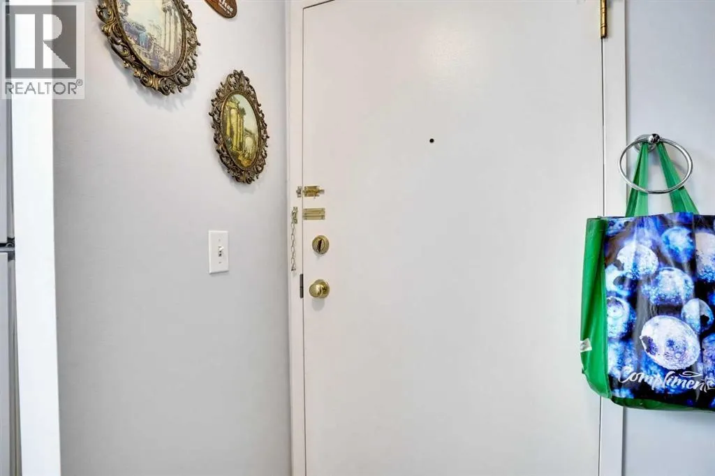 203, 21 Dover Point SE