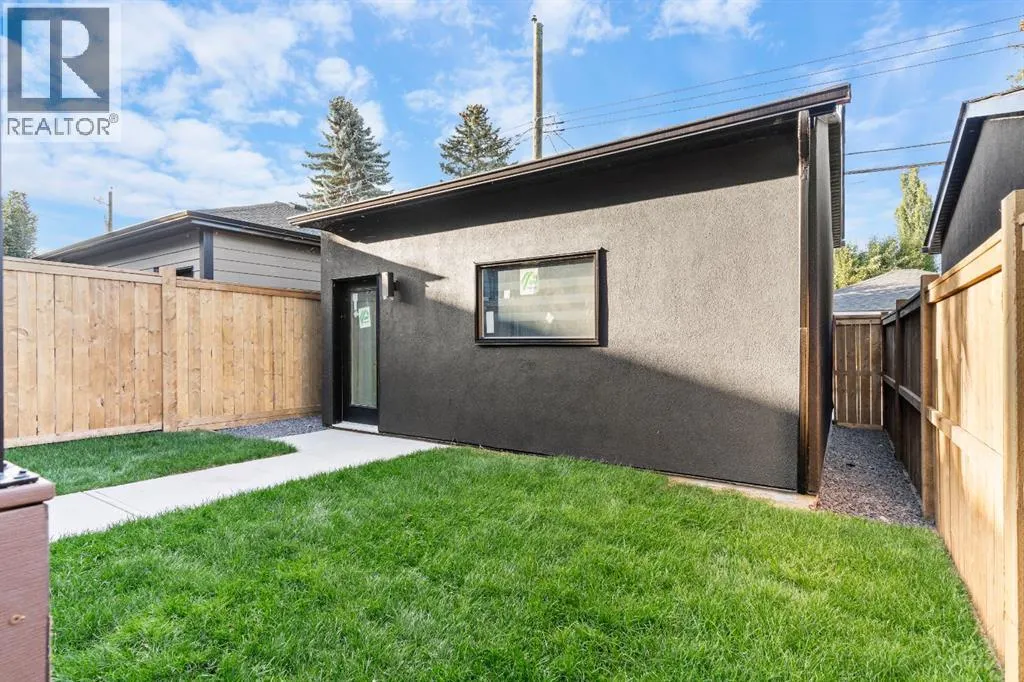 1904 48 Avenue SW