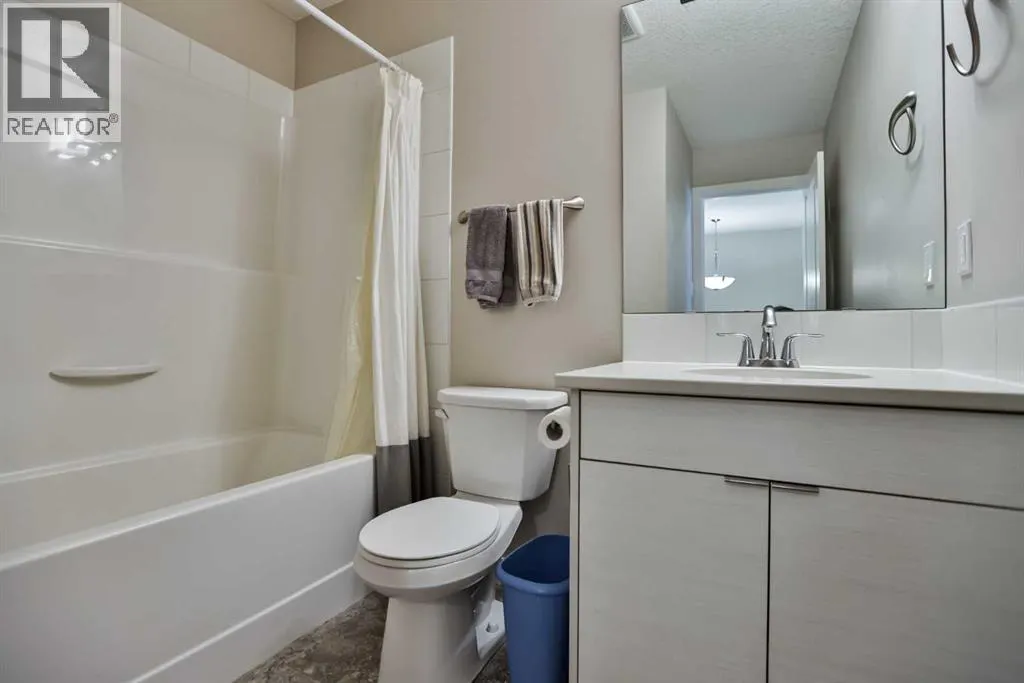 2, 77 Aquitania Circle W