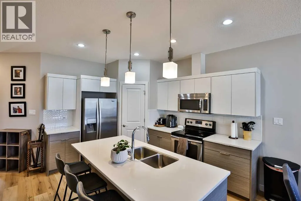 2, 77 Aquitania Circle W